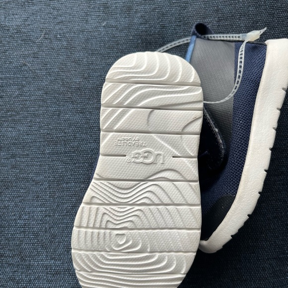 Nwt boys uggs - Picture 3 of 4